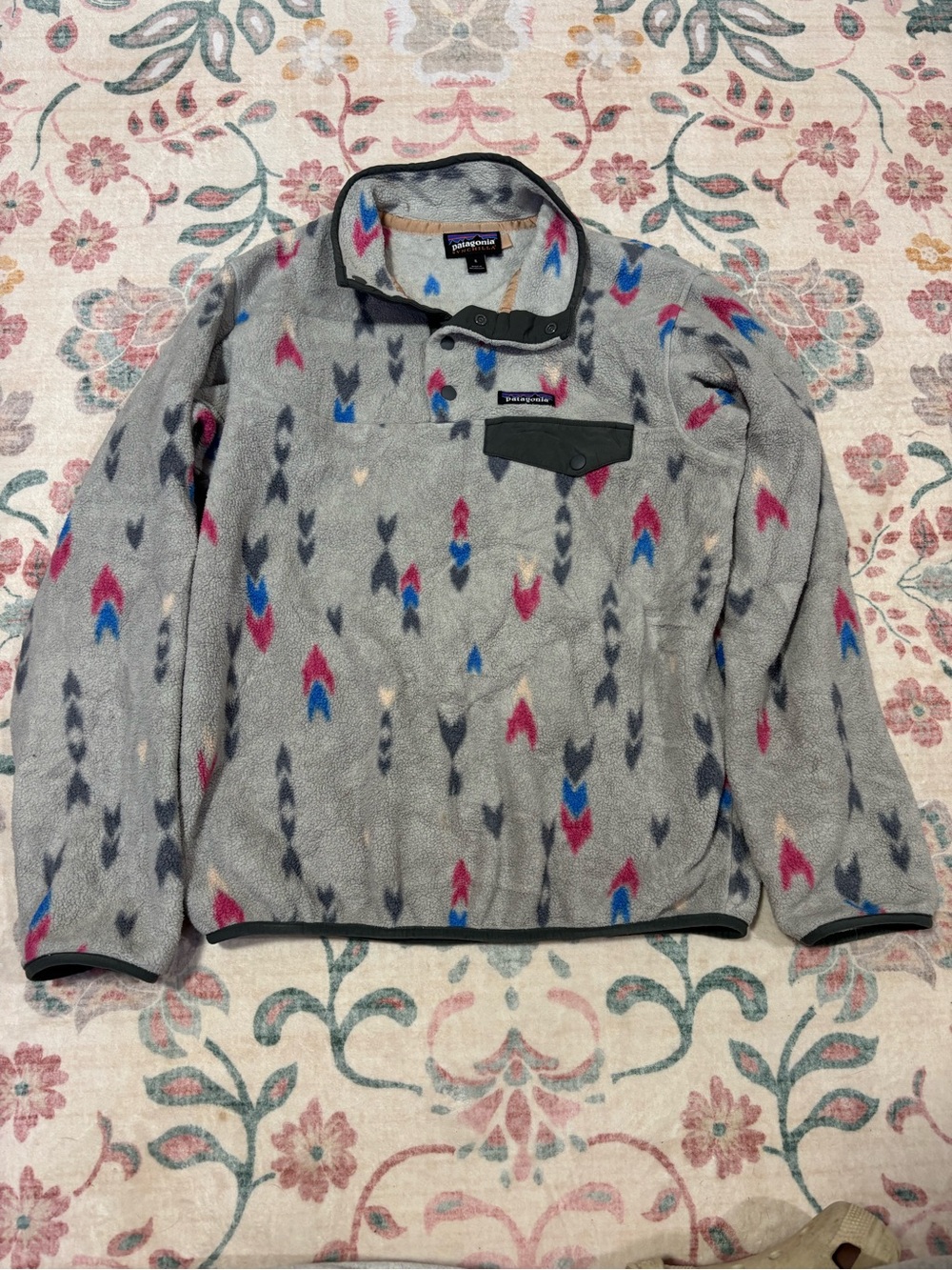 Patagonia Gray Fleece Zip-Up Pullover with Pink & Blue Arrow Accents